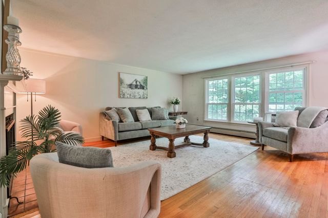 24 Cricket Hill Drive, Amherst, NH 03031