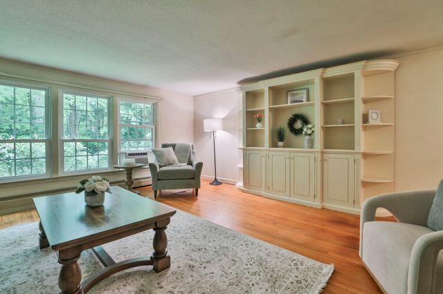24 Cricket Hill Drive, Amherst, NH 03031