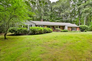 24 Cricket Hill Drive, Amherst, NH 03031
