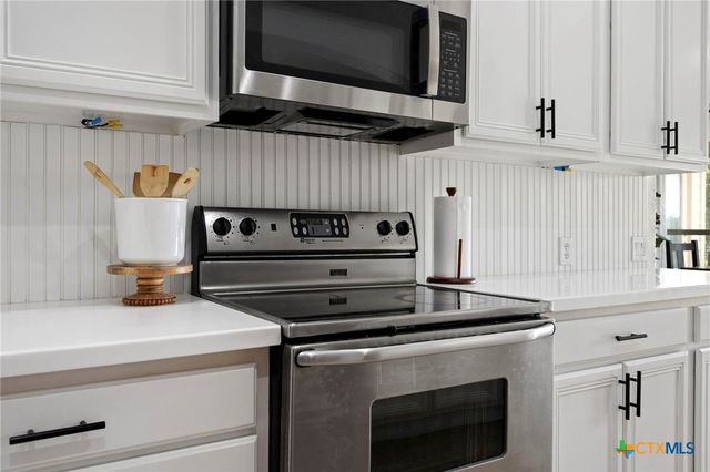 2700 Skyline Drive, Canyon Lake, TX 78133