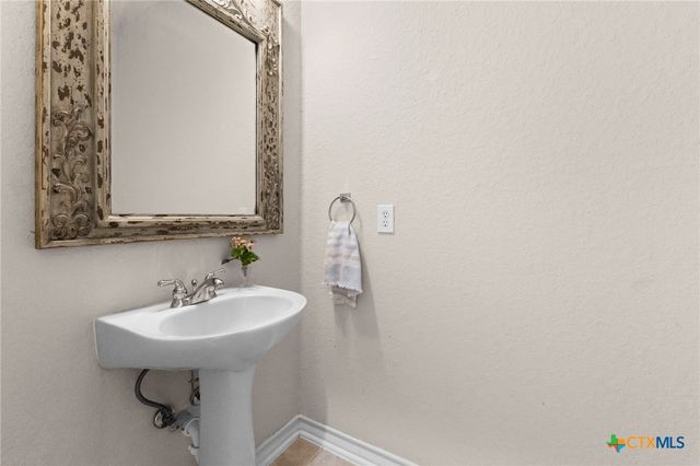 2700 Skyline Drive, Canyon Lake, TX 78133