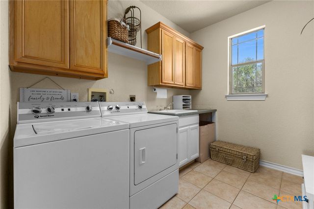2700 Skyline Drive, Canyon Lake, TX 78133
