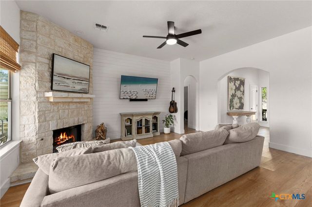 2700 Skyline Drive, Canyon Lake, TX 78133