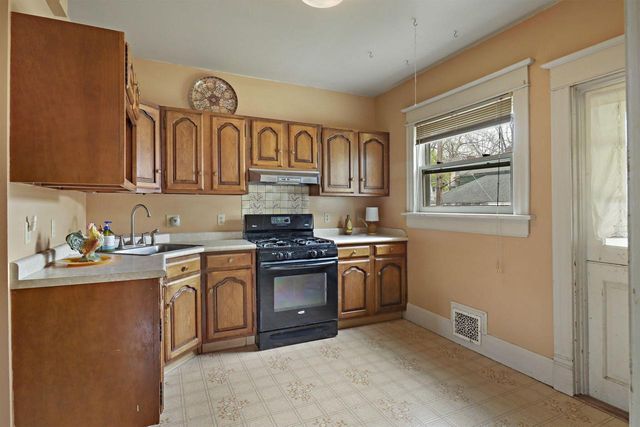 907 Chicago STREET, Racine, WI 53405