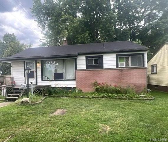 31415 Glen Street, Westland, MI 48186