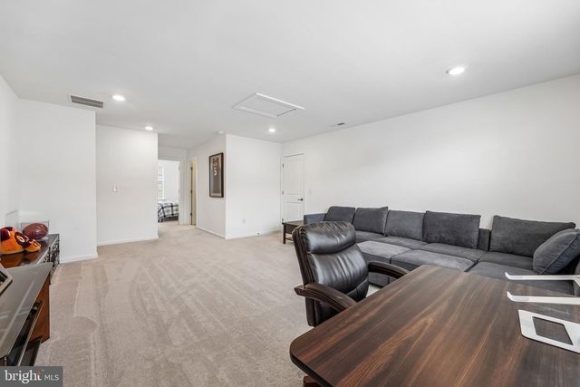 16 MUSEUM DR, Eastampton, NJ 08060