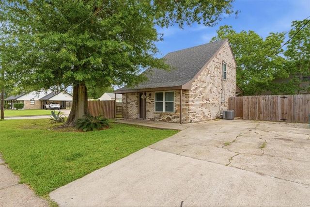 18 Center Avenue, Sulphur, LA 70663