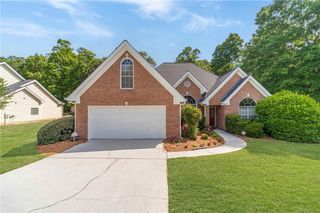2111 Vintage Oaks Drive, Loganville, GA 30052