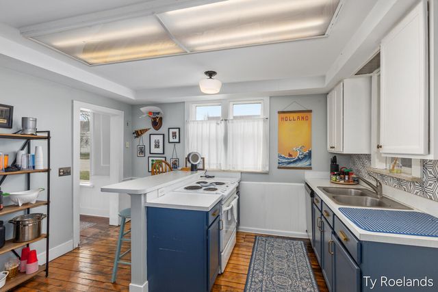 334 Central Avenue, Holland, MI 49423