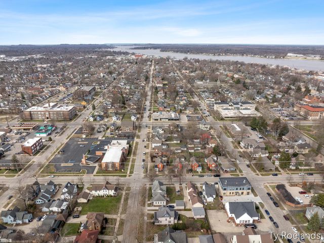 334 Central Avenue, Holland, MI 49423