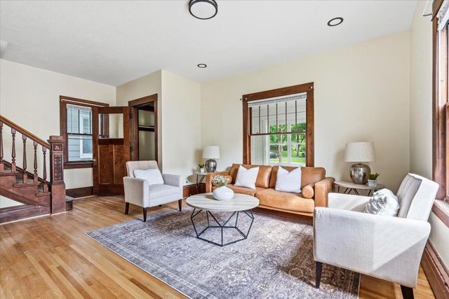 712 Cedar Lake Road S, Minneapolis, MN 55405
