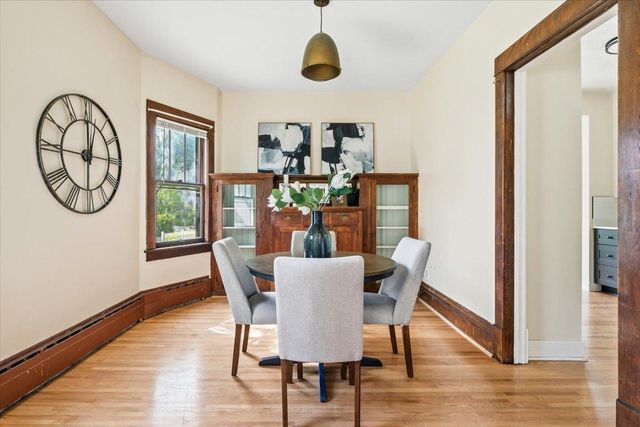712 Cedar Lake Road S, Minneapolis, MN 55405