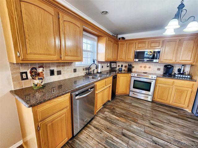 20136 W Chicken Creek Road, Cookson, OK 74427