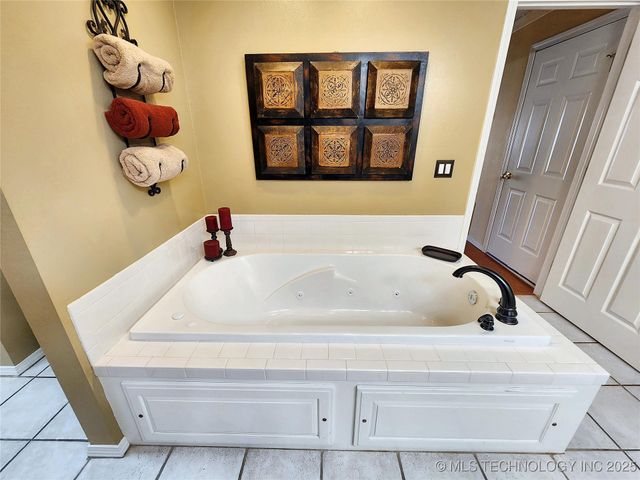 20136 W Chicken Creek Road, Cookson, OK 74427