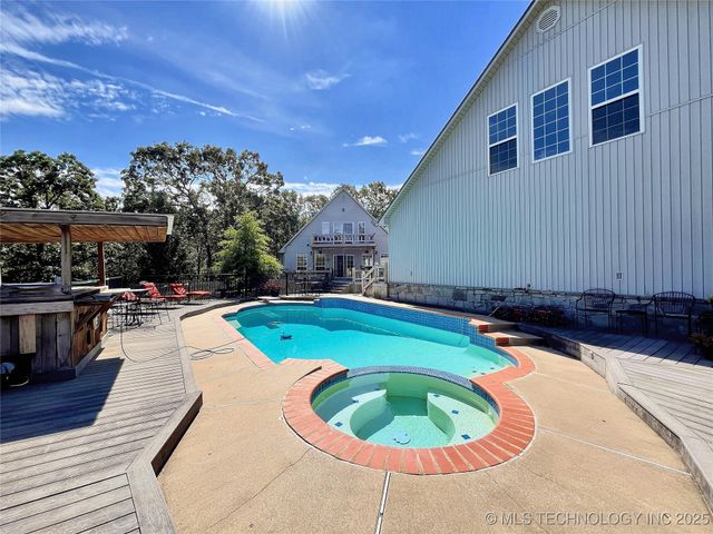 20136 W Chicken Creek Road, Cookson, OK 74427