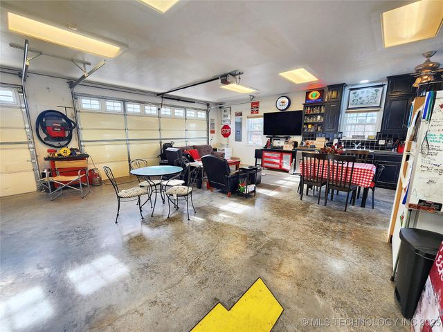 20136 W Chicken Creek Road, Cookson, OK 74427