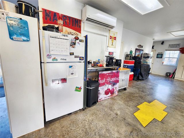 20136 W Chicken Creek Road, Cookson, OK 74427