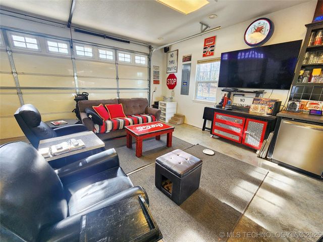 20136 W Chicken Creek Road, Cookson, OK 74427