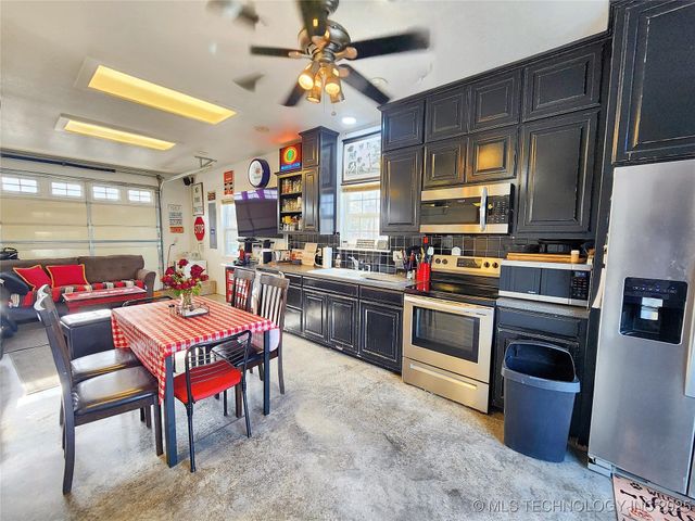 20136 W Chicken Creek Road, Cookson, OK 74427