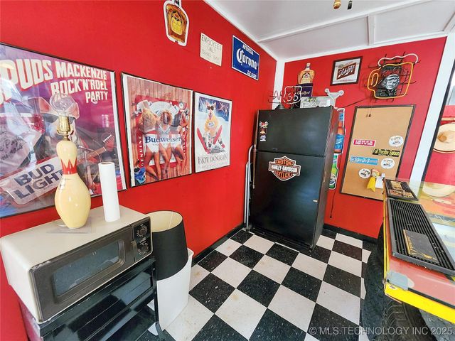 20136 W Chicken Creek Road, Cookson, OK 74427