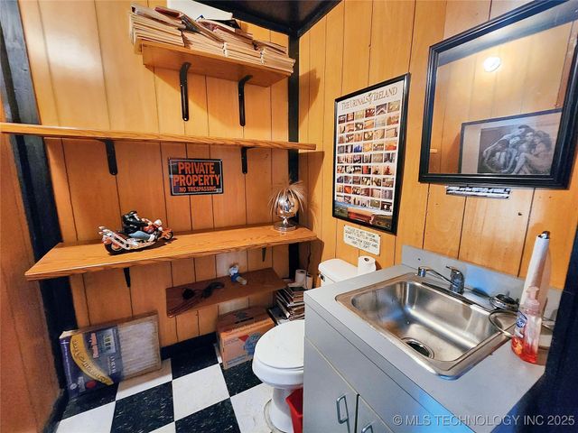 20136 W Chicken Creek Road, Cookson, OK 74427