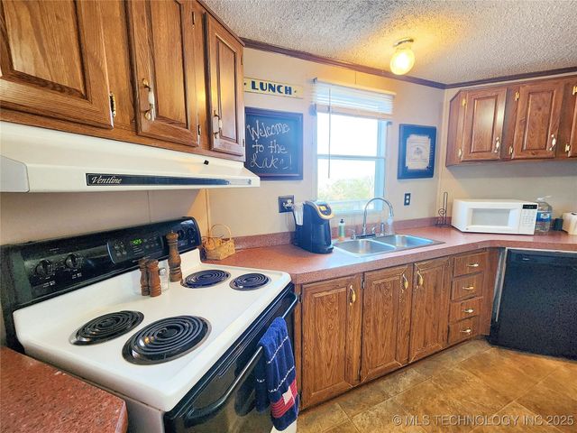 20136 W Chicken Creek Road, Cookson, OK 74427
