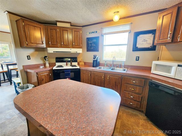 20136 W Chicken Creek Road, Cookson, OK 74427