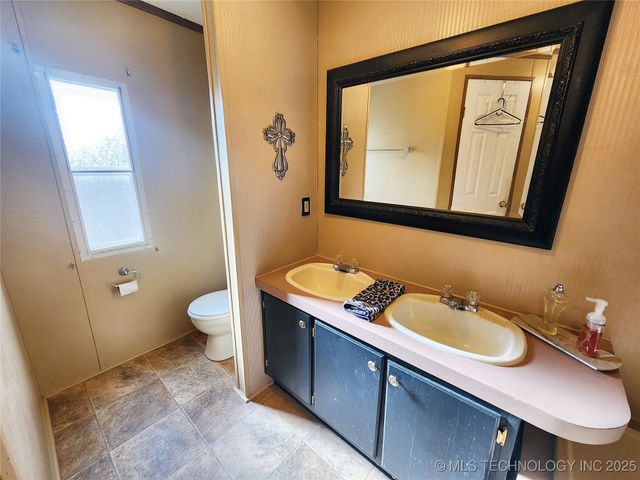 20136 W Chicken Creek Road, Cookson, OK 74427