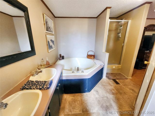 20136 W Chicken Creek Road, Cookson, OK 74427