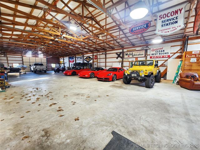 20136 W Chicken Creek Road, Cookson, OK 74427