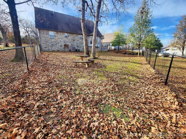 20136 W Chicken Creek Road, Cookson, OK 74427