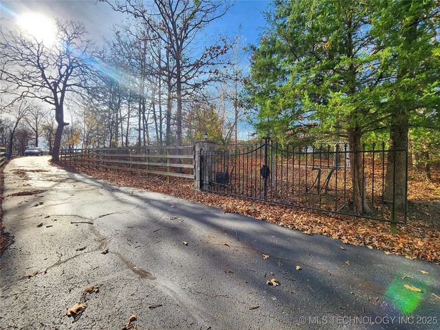 20136 W Chicken Creek Road, Cookson, OK 74427