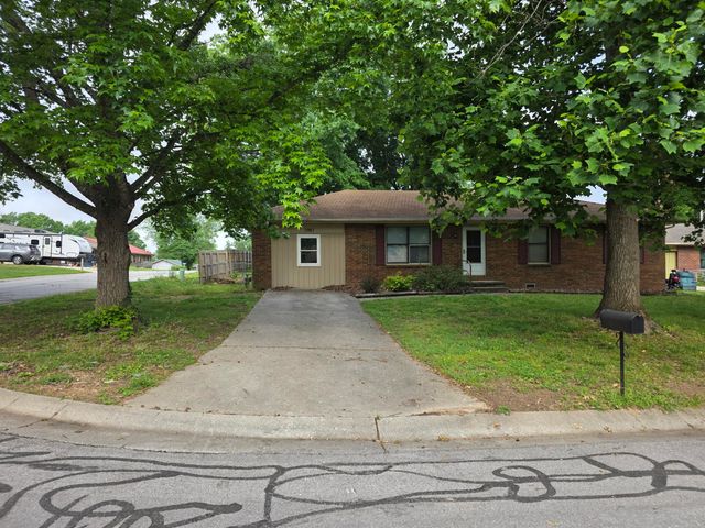 1001 N 13th Avenue, Ozark, MO 65721