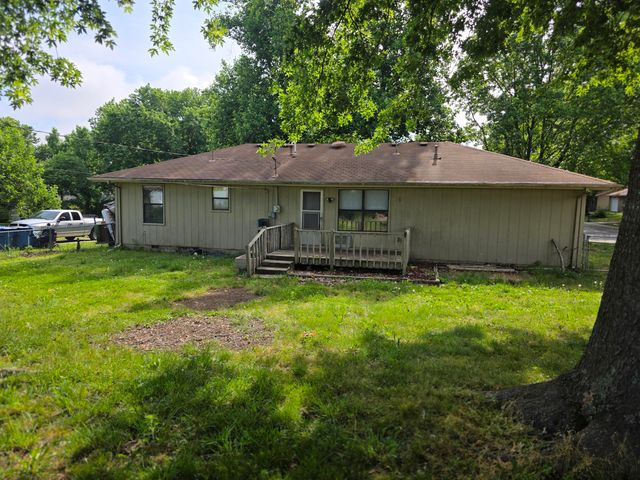 1001 N 13th Avenue, Ozark, MO 65721