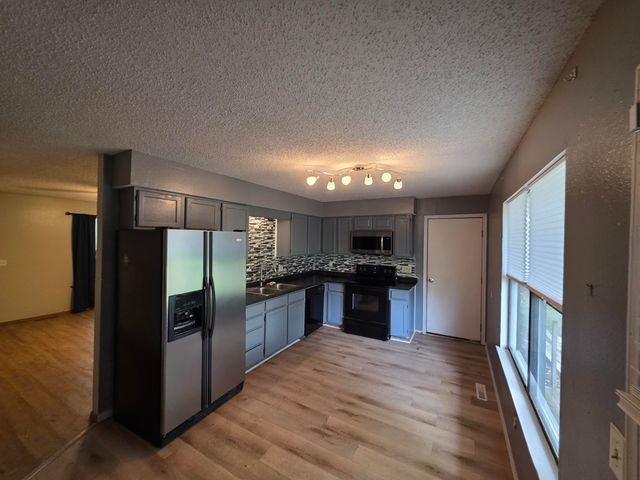 1001 N 13th Avenue, Ozark, MO 65721
