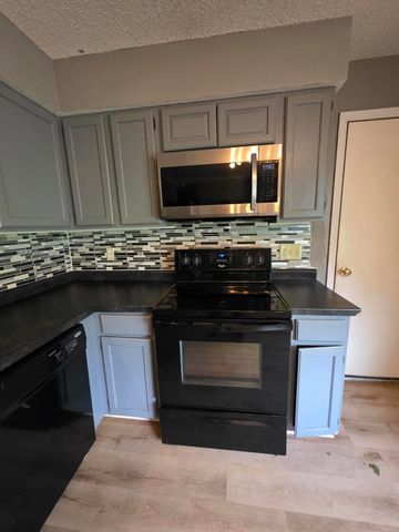 1001 N 13th Avenue, Ozark, MO 65721