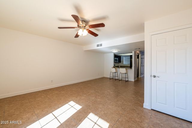 1601 W SUNNYSIDE Drive 127, Phoenix, AZ 85029