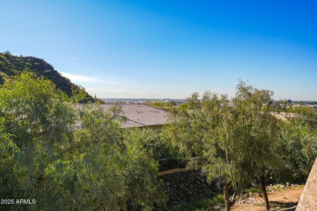 1601 W SUNNYSIDE Drive 127, Phoenix, AZ 85029