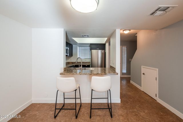 1601 W SUNNYSIDE Drive 127, Phoenix, AZ 85029