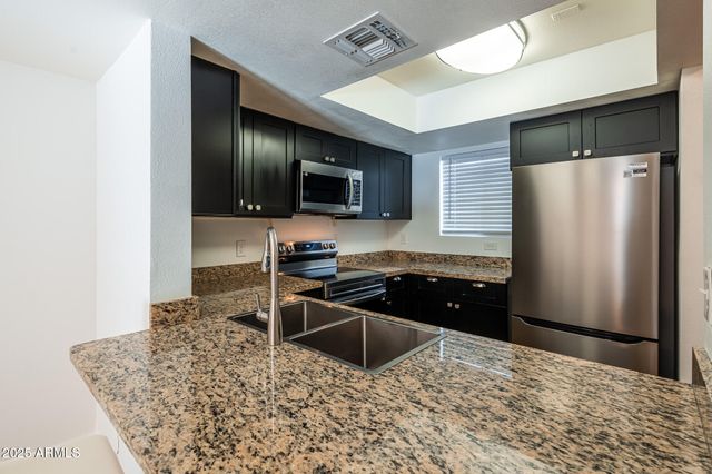 1601 W SUNNYSIDE Drive 127, Phoenix, AZ 85029