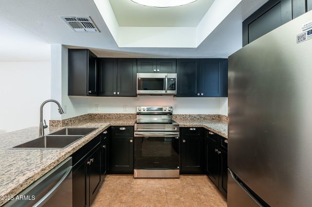 1601 W SUNNYSIDE Drive 127, Phoenix, AZ 85029