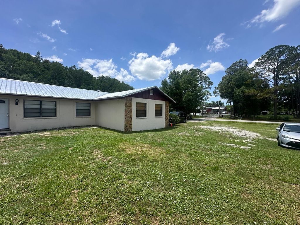 Image 2 of property listing at 17042 NATURE TRAIL, Lutz, FL 33558