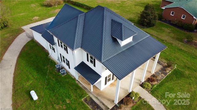 327 S Carolina Avenue, Boonville, NC 27011