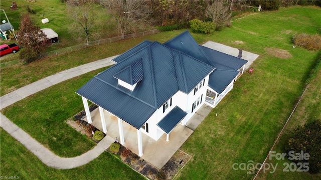 327 S Carolina Avenue, Boonville, NC 27011