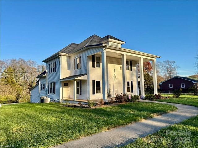 327 S Carolina Avenue, Boonville, NC 27011