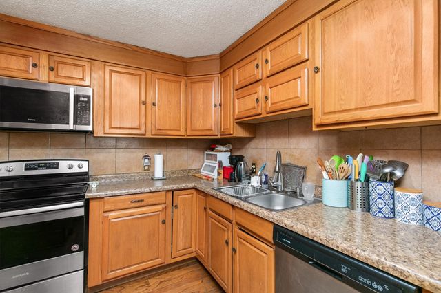 8401 Horton Avenue, Urbandale, IA 50322