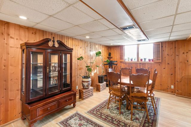 8401 Horton Avenue, Urbandale, IA 50322