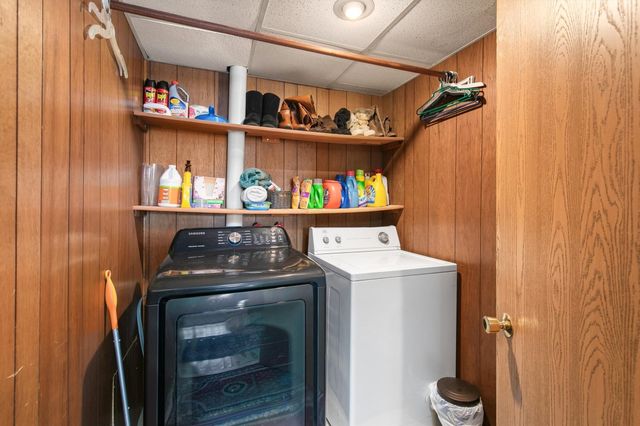 8401 Horton Avenue, Urbandale, IA 50322