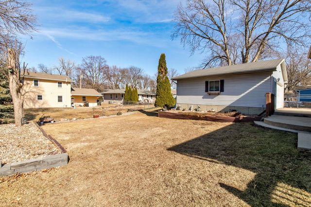 8401 Horton Avenue, Urbandale, IA 50322