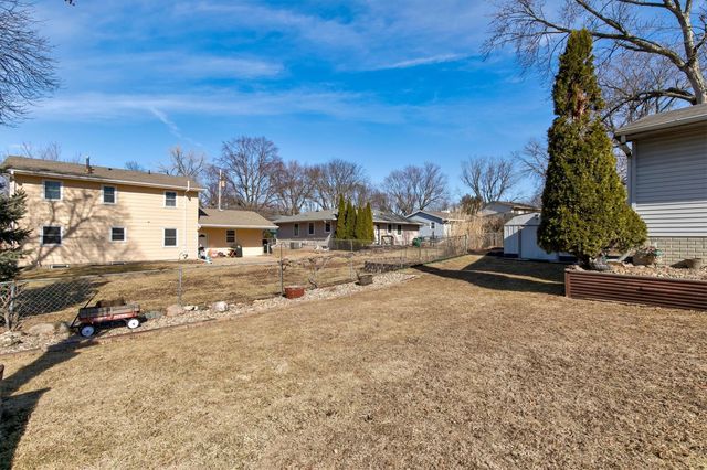 8401 Horton Avenue, Urbandale, IA 50322